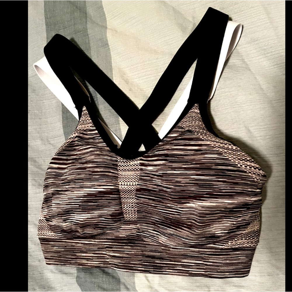 B&W Sports Bra - So Unique!